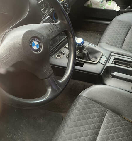 Белый БМВ 3 Серия, объемом двигателя 1.8 л и пробегом 300 тыс. км за 3000 $, фото 3 на Automoto.ua