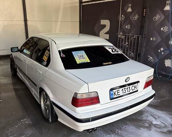 Белый БМВ 3 Серия, объемом двигателя 1.8 л и пробегом 77 тыс. км за 4000 $, фото 1 на Automoto.ua