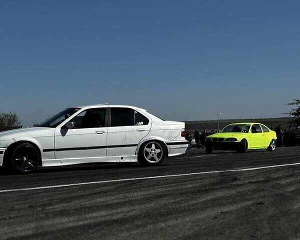 Белый БМВ 3 Серия, объемом двигателя 1.8 л и пробегом 77 тыс. км за 4000 $, фото 5 на Automoto.ua