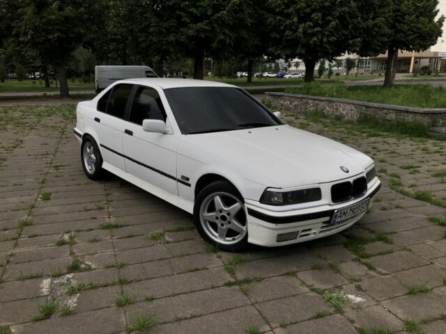 Білий БМВ 3 Серія, об'ємом двигуна 2 л та пробігом 345 тис. км за 1600 $, фото 2 на Automoto.ua