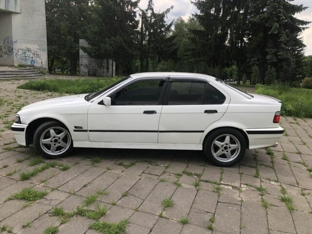 Білий БМВ 3 Серія, об'ємом двигуна 2 л та пробігом 345 тис. км за 1600 $, фото 5 на Automoto.ua