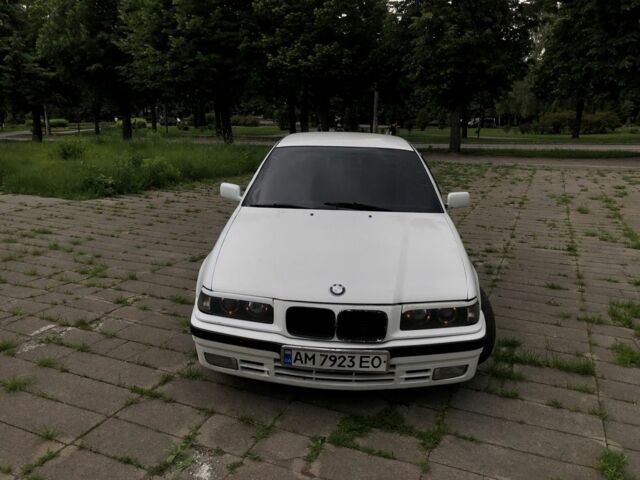 Білий БМВ 3 Серія, об'ємом двигуна 2 л та пробігом 345 тис. км за 1600 $, фото 1 на Automoto.ua