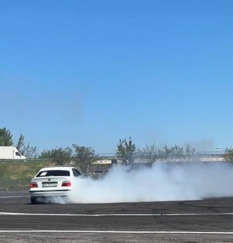 Белый БМВ 3 Серия, объемом двигателя 1.8 л и пробегом 77 тыс. км за 4000 $, фото 9 на Automoto.ua