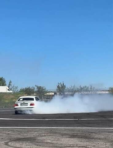 Белый БМВ 3 Серия, объемом двигателя 1.8 л и пробегом 77 тыс. км за 4000 $, фото 8 на Automoto.ua