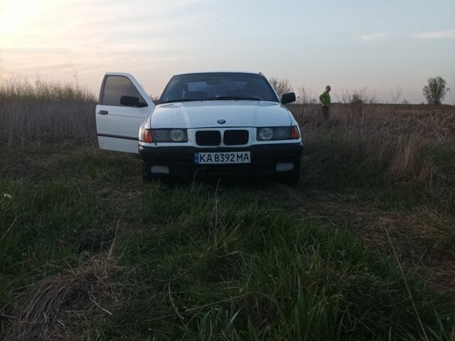 Білий БМВ 3 Серія, об'ємом двигуна 1.6 л та пробігом 380 тис. км за 2246 $, фото 1 на Automoto.ua