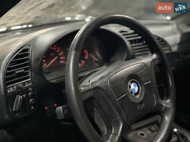 Белый БМВ 3 Серия, объемом двигателя 1.6 л и пробегом 270 тыс. км за 1800 $, фото 8 на Automoto.ua