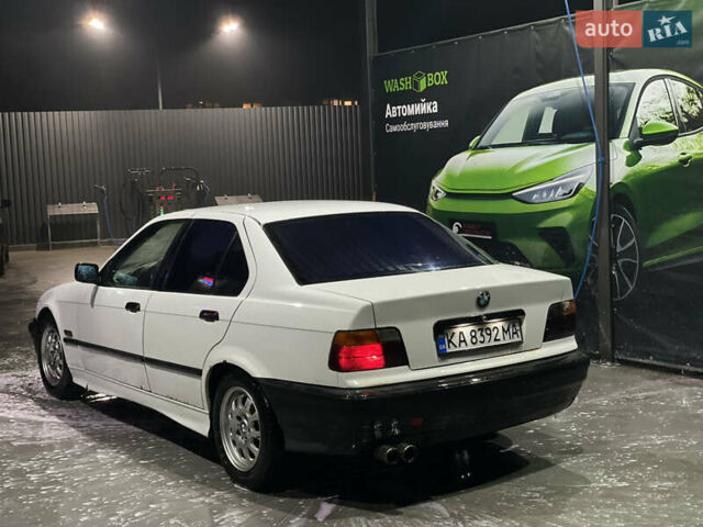 Белый БМВ 3 Серия, объемом двигателя 1.6 л и пробегом 270 тыс. км за 1800 $, фото 6 на Automoto.ua