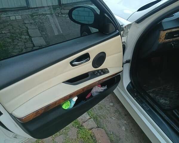 Белый БМВ 3 Серия, объемом двигателя 3 л и пробегом 295 тыс. км за 9700 $, фото 13 на Automoto.ua