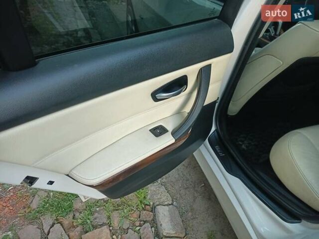 Белый БМВ 3 Серия, объемом двигателя 3 л и пробегом 295 тыс. км за 9700 $, фото 9 на Automoto.ua