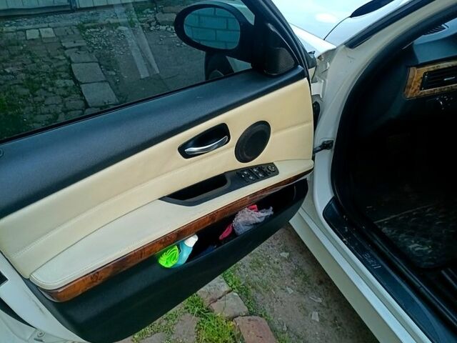 Білий БМВ 3 Серія, об'ємом двигуна 3 л та пробігом 300 тис. км за 8500 $, фото 11 на Automoto.ua