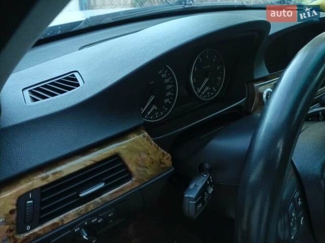 Белый БМВ 3 Серия, объемом двигателя 3 л и пробегом 295 тыс. км за 9700 $, фото 10 на Automoto.ua