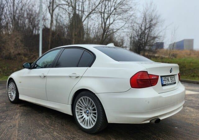 Белый БМВ 3 Серия, объемом двигателя 0 л и пробегом 260 тыс. км за 2700 $, фото 6 на Automoto.ua