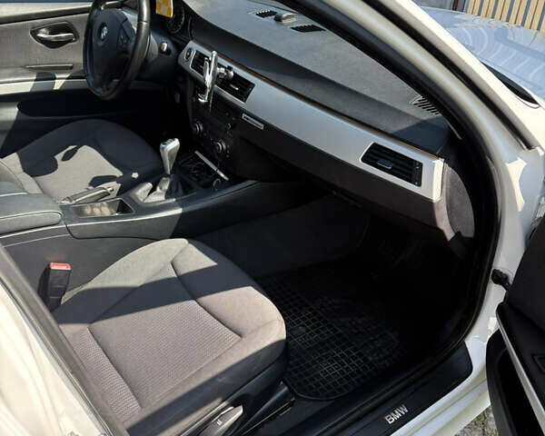 Білий БМВ 3 Серія, об'ємом двигуна 2 л та пробігом 300 тис. км за 6999 $, фото 9 на Automoto.ua