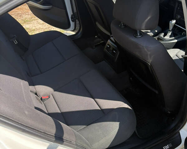 Белый БМВ 3 Серия, объемом двигателя 2 л и пробегом 300 тыс. км за 7250 $, фото 9 на Automoto.ua