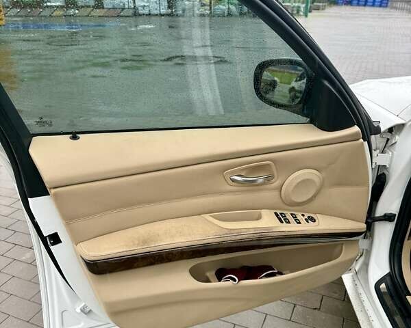 Білий БМВ 3 Серія, об'ємом двигуна 3 л та пробігом 294 тис. км за 8600 $, фото 11 на Automoto.ua
