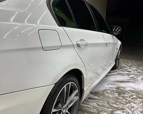 Білий БМВ 3 Серія, об'ємом двигуна 3 л та пробігом 221 тис. км за 9000 $, фото 15 на Automoto.ua