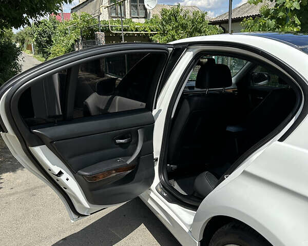 Белый БМВ 3 Серия, объемом двигателя 3 л и пробегом 232 тыс. км за 9700 $, фото 15 на Automoto.ua