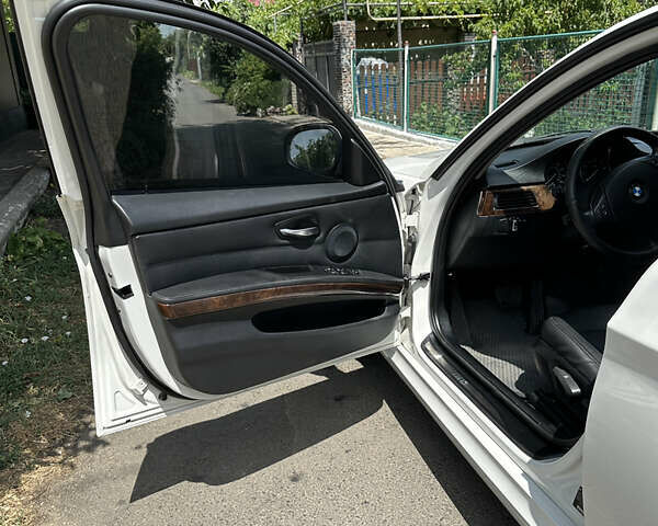 Белый БМВ 3 Серия, объемом двигателя 3 л и пробегом 232 тыс. км за 9700 $, фото 17 на Automoto.ua