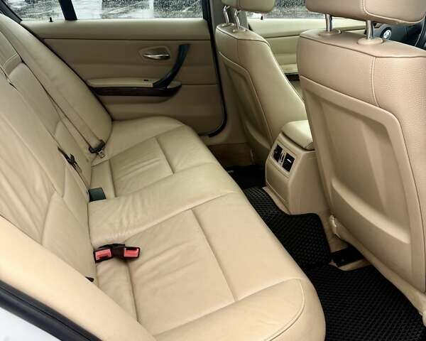 Білий БМВ 3 Серія, об'ємом двигуна 3 л та пробігом 294 тис. км за 8600 $, фото 18 на Automoto.ua