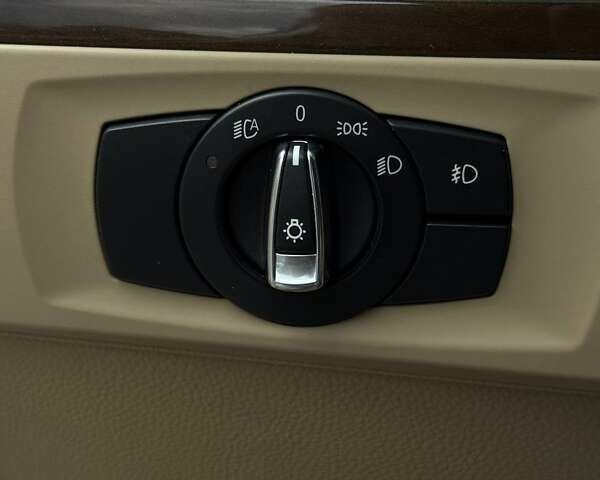 Білий БМВ 3 Серія, об'ємом двигуна 3 л та пробігом 221 тис. км за 9000 $, фото 23 на Automoto.ua