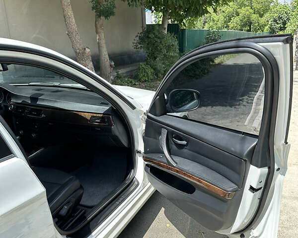 Белый БМВ 3 Серия, объемом двигателя 3 л и пробегом 232 тыс. км за 9700 $, фото 12 на Automoto.ua