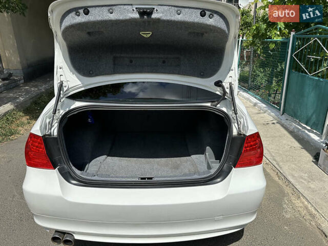 Белый БМВ 3 Серия, объемом двигателя 3 л и пробегом 232 тыс. км за 9700 $, фото 14 на Automoto.ua