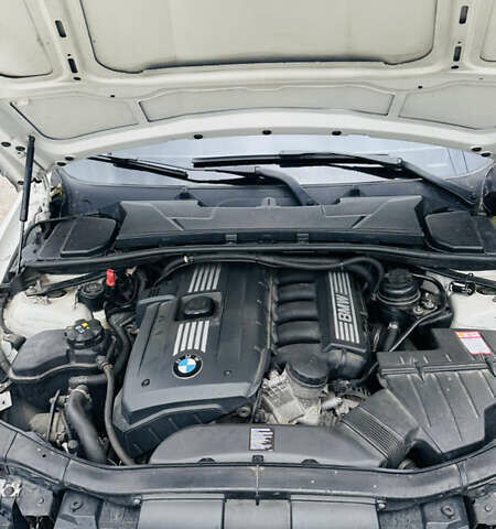 Белый БМВ 3 Серия, объемом двигателя 3 л и пробегом 235 тыс. км за 10800 $, фото 21 на Automoto.ua