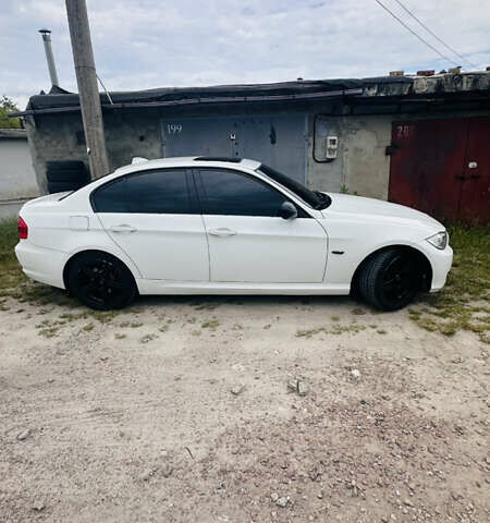Белый БМВ 3 Серия, объемом двигателя 3 л и пробегом 235 тыс. км за 10800 $, фото 1 на Automoto.ua