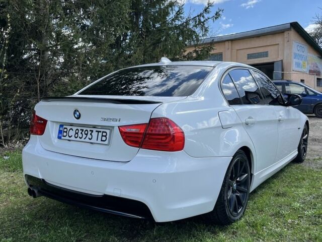 Белый БМВ 3 Серия, объемом двигателя 3 л и пробегом 215 тыс. км за 9500 $, фото 9 на Automoto.ua