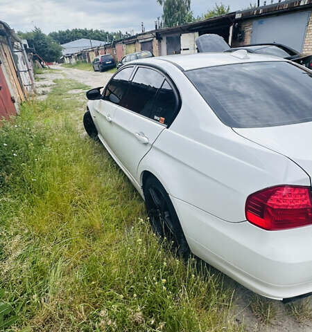 Белый БМВ 3 Серия, объемом двигателя 3 л и пробегом 235 тыс. км за 10800 $, фото 4 на Automoto.ua