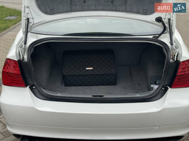 Белый БМВ 3 Серия, объемом двигателя 3 л и пробегом 276 тыс. км за 9450 $, фото 21 на Automoto.ua