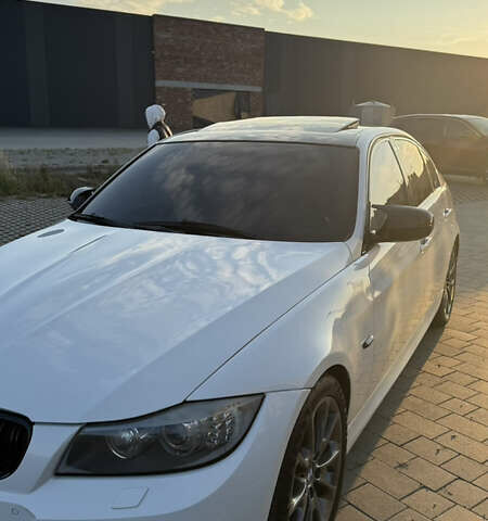 Белый БМВ 3 Серия, объемом двигателя 2 л и пробегом 225 тыс. км за 12000 $, фото 1 на Automoto.ua