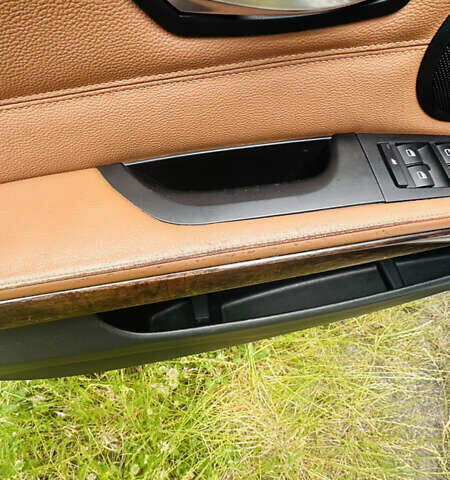 Белый БМВ 3 Серия, объемом двигателя 3 л и пробегом 235 тыс. км за 10800 $, фото 7 на Automoto.ua