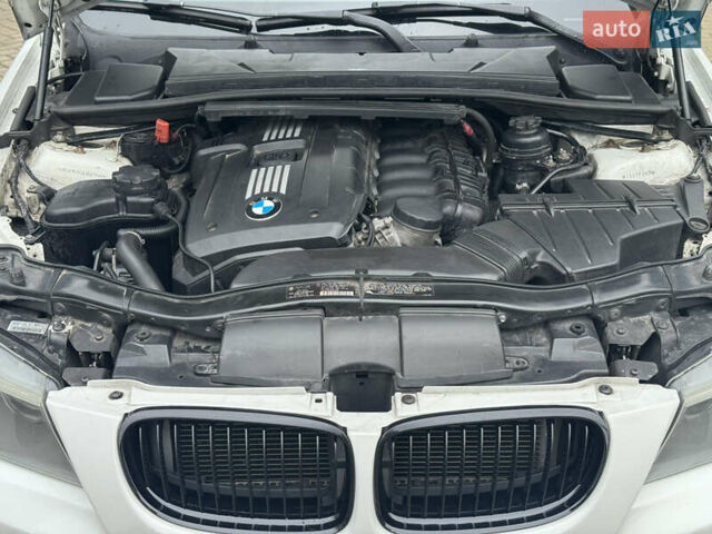 Белый БМВ 3 Серия, объемом двигателя 3 л и пробегом 276 тыс. км за 9450 $, фото 20 на Automoto.ua