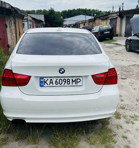 Белый БМВ 3 Серия, объемом двигателя 3 л и пробегом 235 тыс. км за 10800 $, фото 2 на Automoto.ua
