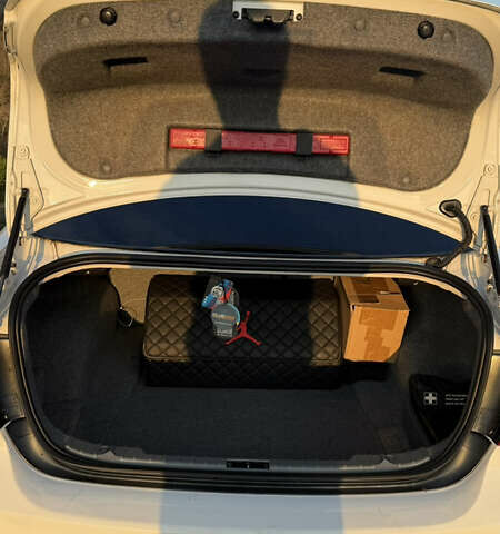 Белый БМВ 3 Серия, объемом двигателя 2 л и пробегом 225 тыс. км за 12000 $, фото 8 на Automoto.ua