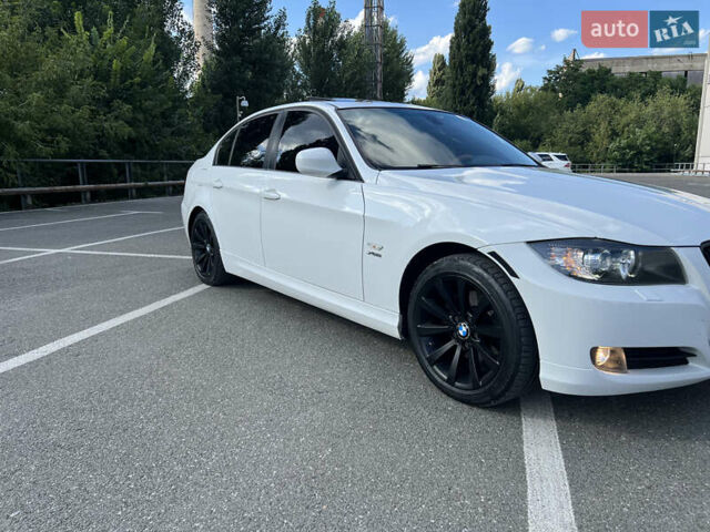 Белый БМВ 3 Серия, объемом двигателя 3 л и пробегом 237 тыс. км за 9999 $, фото 43 на Automoto.ua