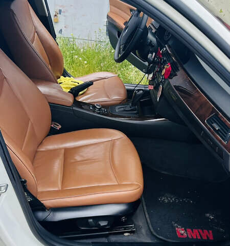 Белый БМВ 3 Серия, объемом двигателя 3 л и пробегом 235 тыс. км за 10800 $, фото 17 на Automoto.ua