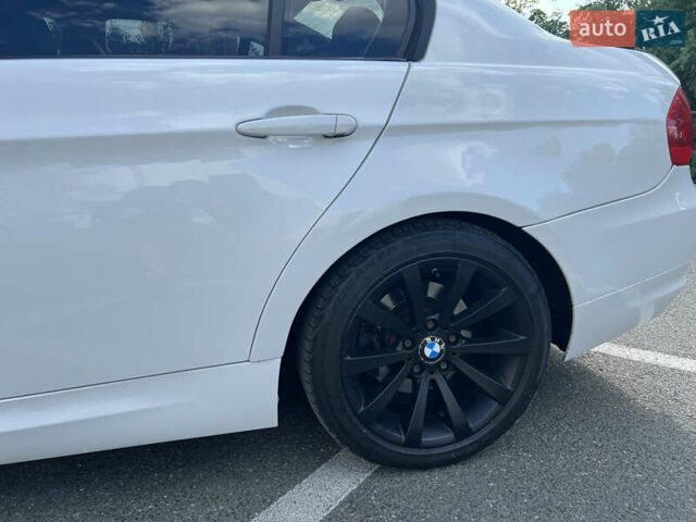 Белый БМВ 3 Серия, объемом двигателя 3 л и пробегом 237 тыс. км за 9999 $, фото 48 на Automoto.ua