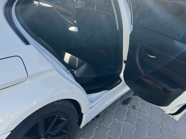 Белый БМВ 3 Серия, объемом двигателя 3 л и пробегом 215 тыс. км за 9500 $, фото 16 на Automoto.ua