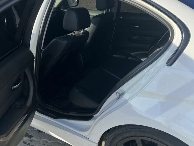 Белый БМВ 3 Серия, объемом двигателя 3 л и пробегом 215 тыс. км за 9500 $, фото 17 на Automoto.ua