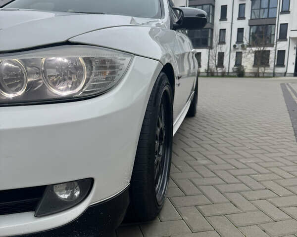 Белый БМВ 3 Серия, объемом двигателя 3 л и пробегом 276 тыс. км за 9450 $, фото 17 на Automoto.ua