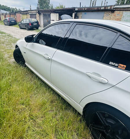 Белый БМВ 3 Серия, объемом двигателя 3 л и пробегом 235 тыс. км за 10800 $, фото 5 на Automoto.ua