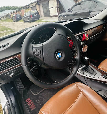 Белый БМВ 3 Серия, объемом двигателя 3 л и пробегом 235 тыс. км за 10800 $, фото 8 на Automoto.ua