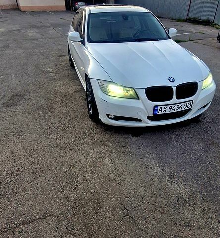 Белый БМВ 3 Серия, объемом двигателя 3 л и пробегом 226 тыс. км за 8500 $, фото 1 на Automoto.ua