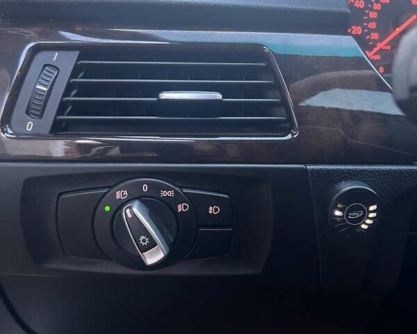 Белый БМВ 3 Серия, объемом двигателя 3 л и пробегом 237 тыс. км за 9999 $, фото 62 на Automoto.ua