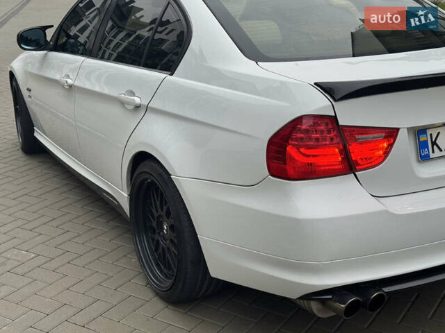 Белый БМВ 3 Серия, объемом двигателя 3 л и пробегом 276 тыс. км за 9450 $, фото 4 на Automoto.ua