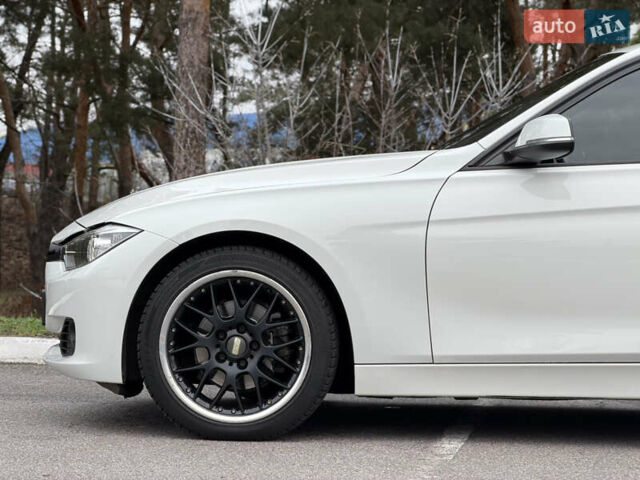Білий БМВ 3 Серія, об'ємом двигуна 2 л та пробігом 106 тис. км за 13350 $, фото 11 на Automoto.ua