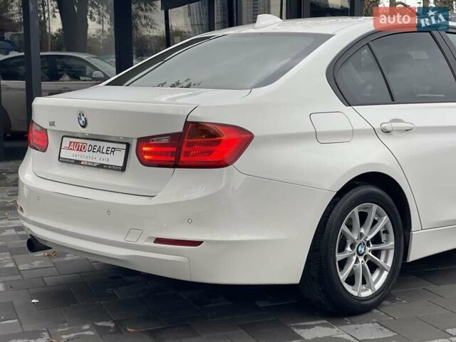 Белый БМВ 3 Серия, объемом двигателя 2 л и пробегом 101 тыс. км за 12990 $, фото 8 на Automoto.ua