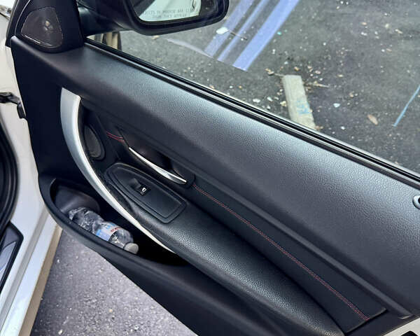 Белый БМВ 3 Серия, объемом двигателя 2.98 л и пробегом 190 тыс. км за 16000 $, фото 14 на Automoto.ua